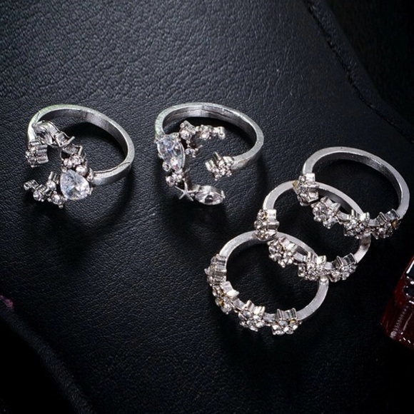 ☀️3/$30 Moon & Flower 5pc midi Ring Set - Picture 3 of 5